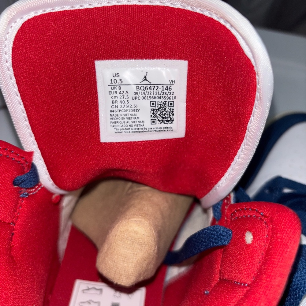 Wmns Jordans Size 10.5/Mens 9 Sneakers - French Blue, Red, and White - Picture 6 of 6